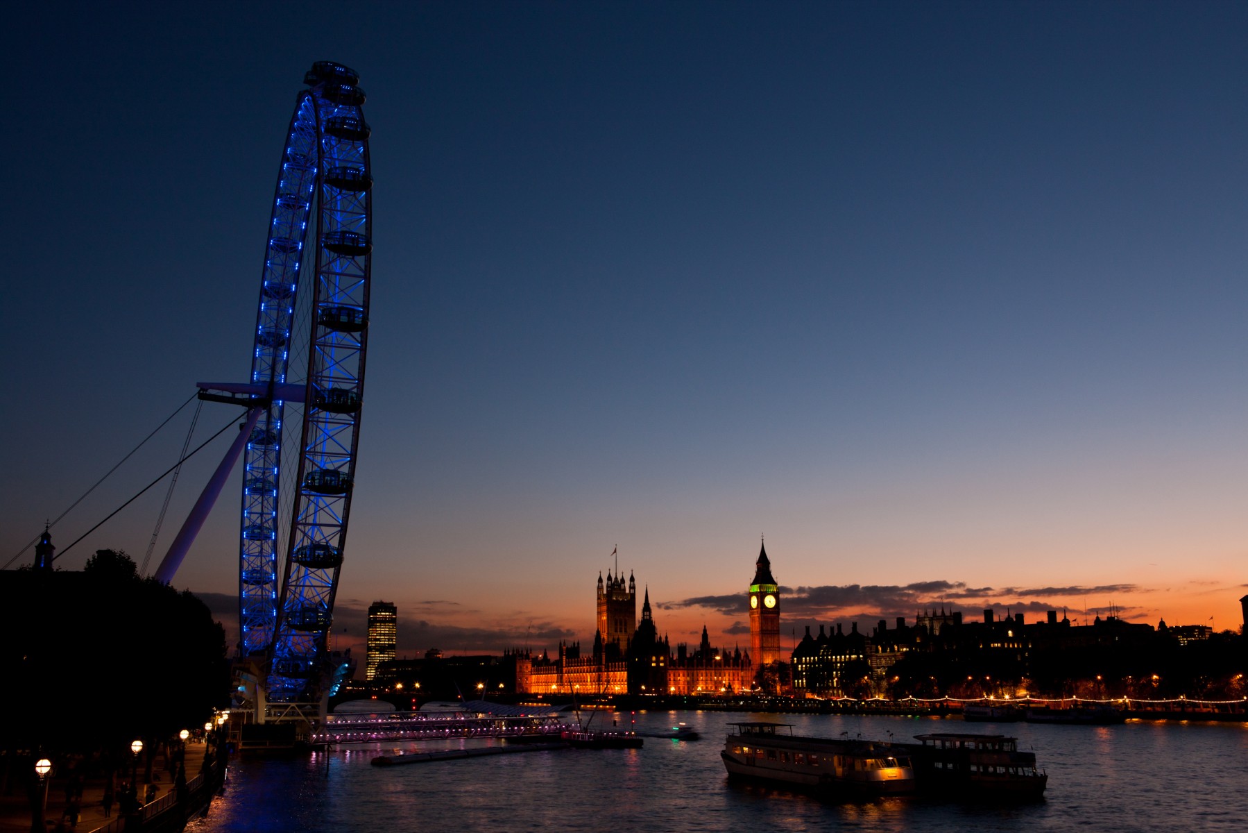 London Eye and the Palace of Westminster 2