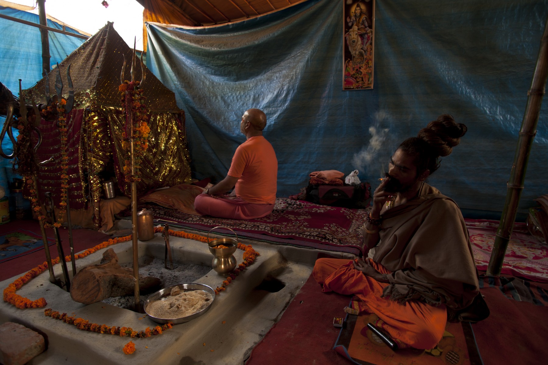Vasu Dev Giri meditates